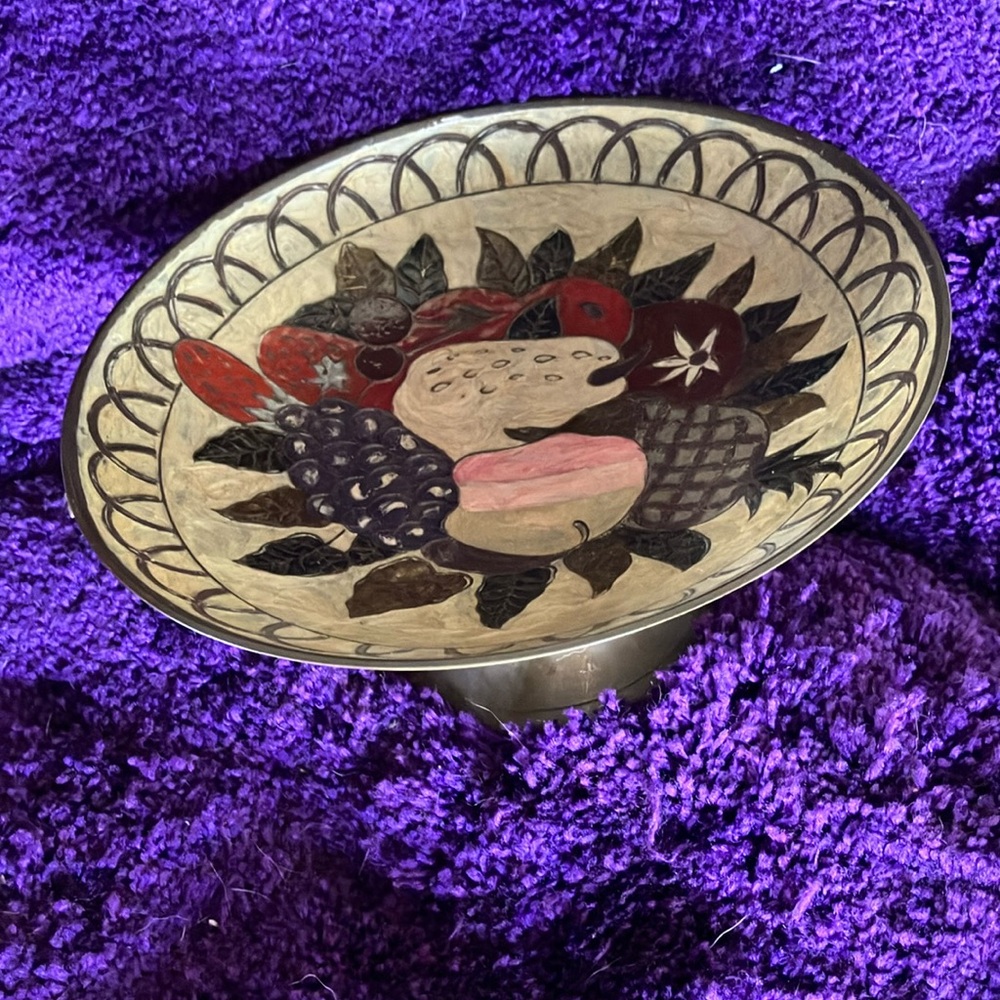 Elegant Gold Decorative Bowl